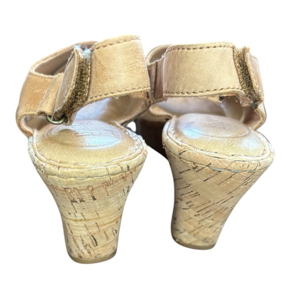 Born women’s tan Brown Cross Front Wedge
Stitch Detail Leather Slingback Size 6 - Picture 7 of 7